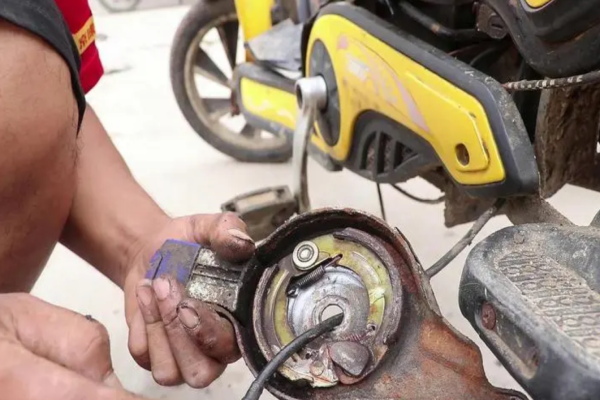 葫芦岛市电动车刹车故障